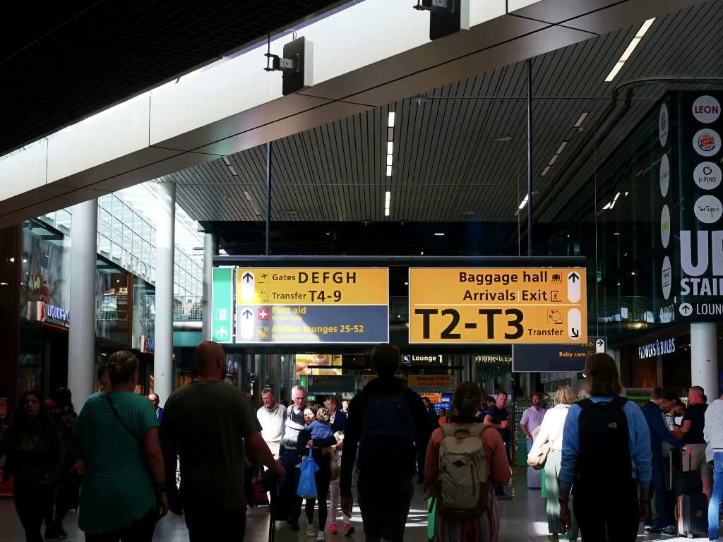 A connecting flight route between nearby hub airports, illustrating positioning flights and co-terminal airports.