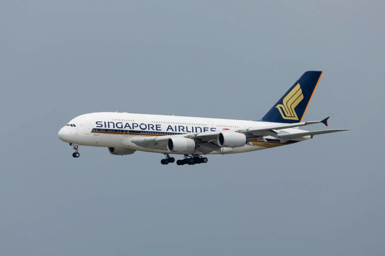 A Singapore Airlines aircraft, illustrating how to book Singapore flights with points and miles.