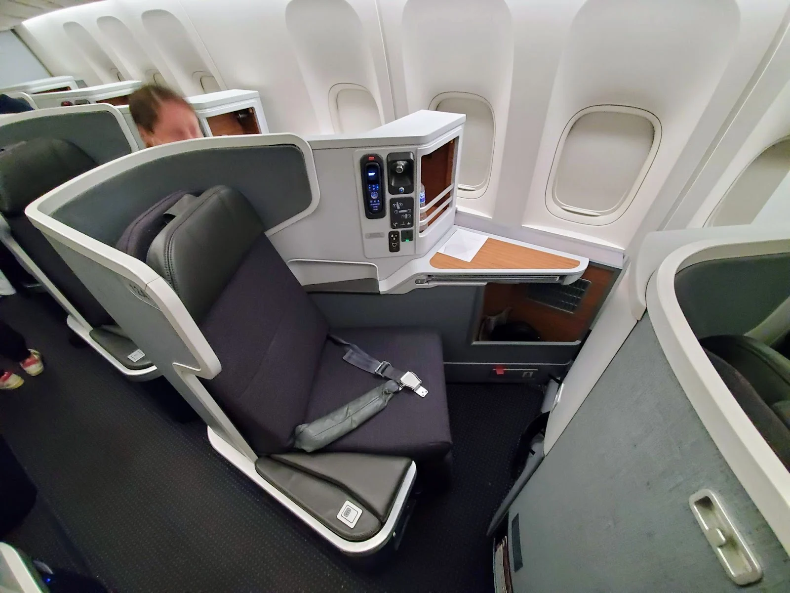 An American Airlines business class cabin, illustrating how to fly AA business class for less.