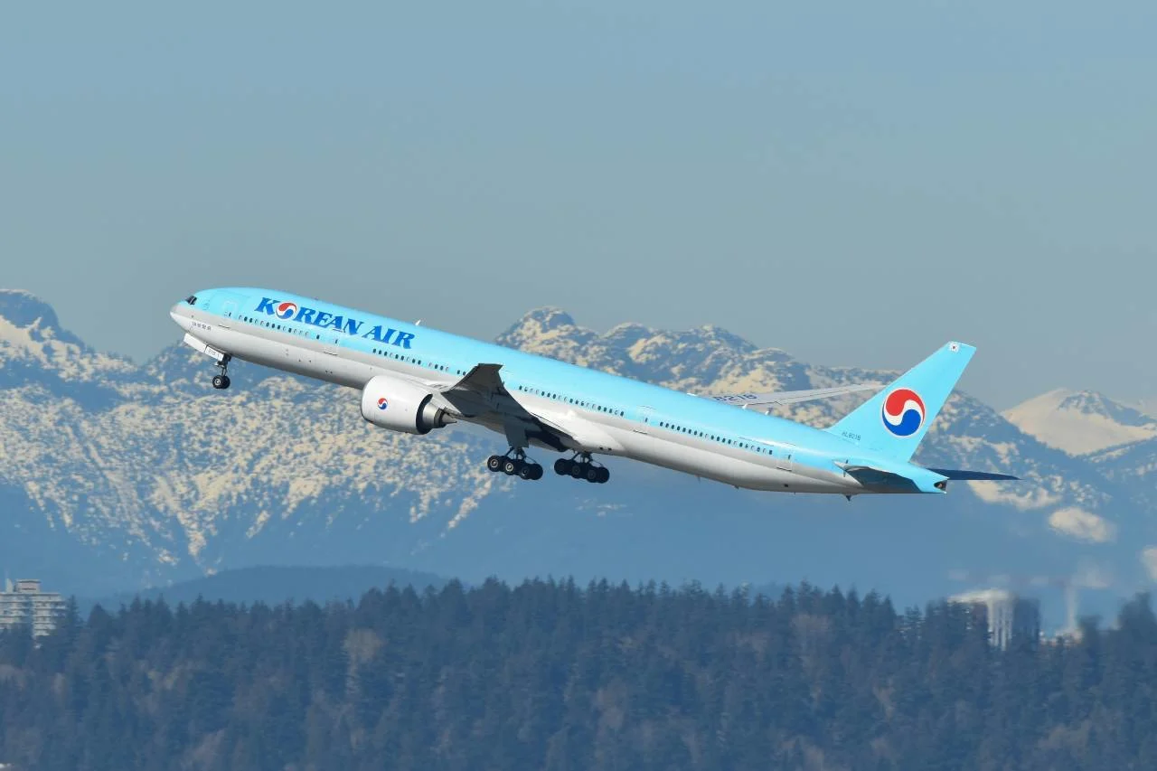 A Korean Air aircraft, illustrating the complete guide to Korean Air SkyPass.