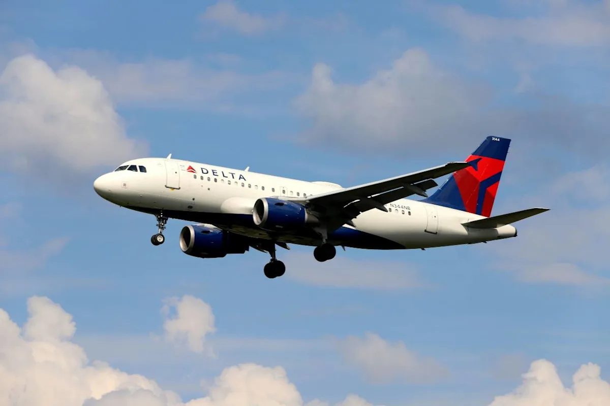 A Delta aircraft paired with Chase rewards, illustrating how to book Delta flights with Chase points.