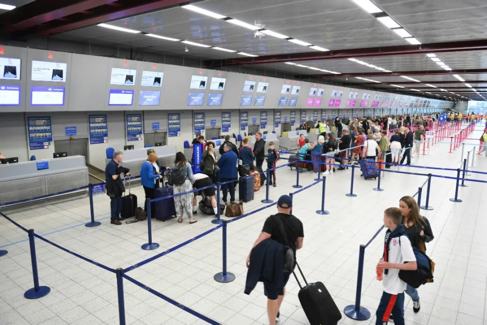 A traveler moving quickly through airport security, illustrating credit cards that offer Global Entry and TSA PreCheck credits.