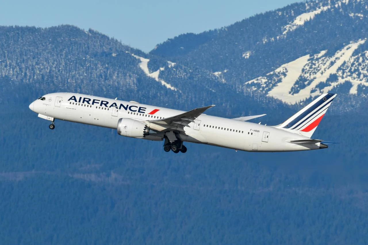 An Air France aircraft, illustrating the complete guide to Air France-KLM Flying Blue.
