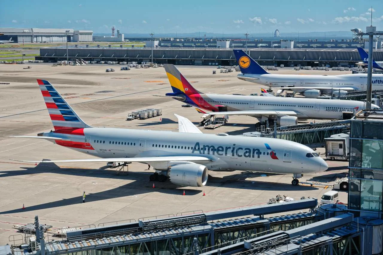 An American Airlines aircraft paired with Capital One miles, illustrating how to use Capital One miles on AA.