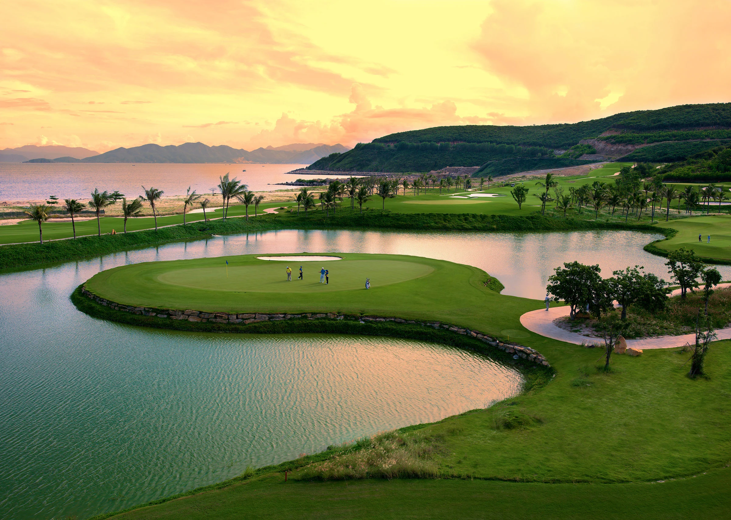 A golfer on a green spring fairway, illustrating the cheapest places to take a spring golf trip.
