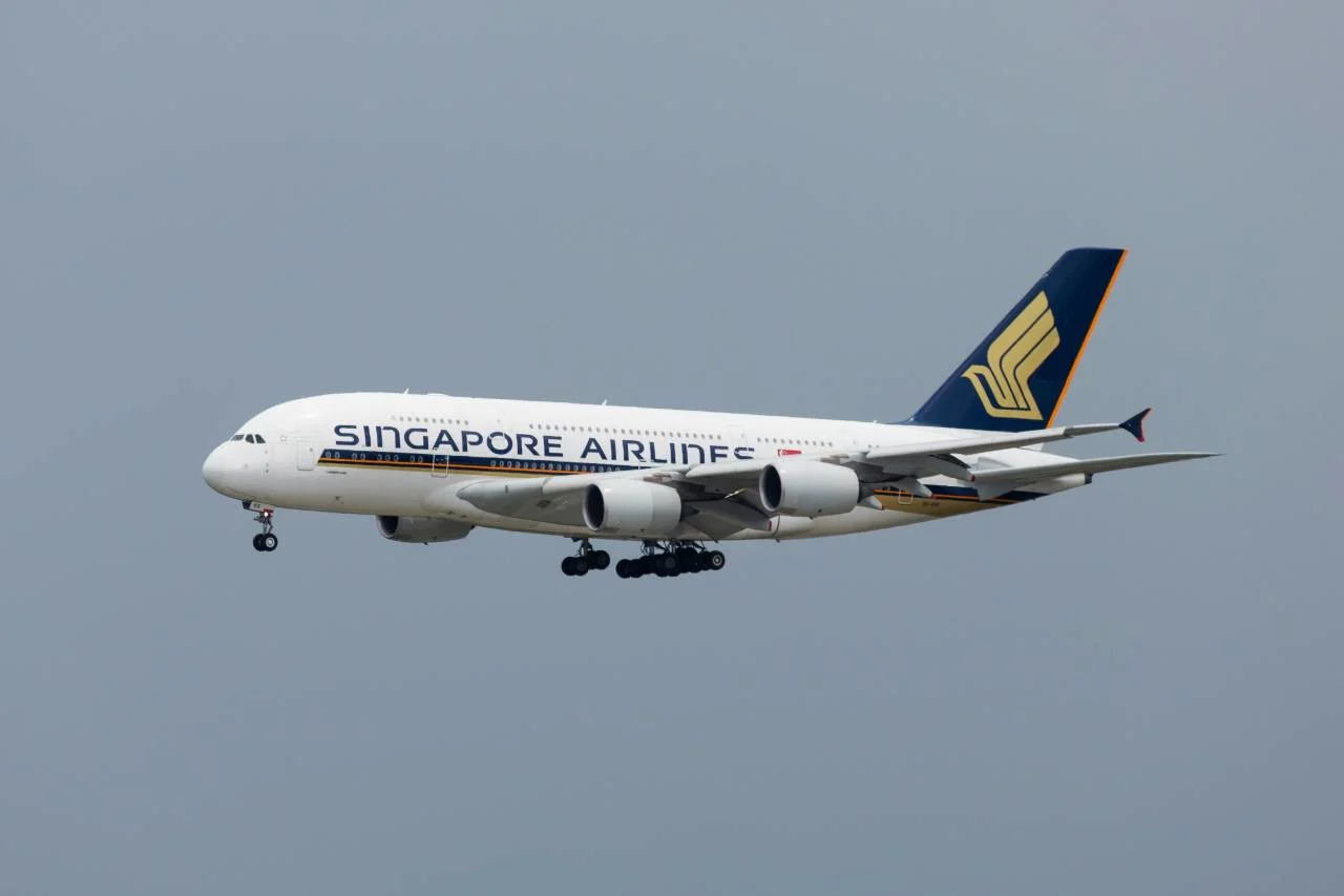 A Singapore Airlines aircraft, illustrating the complete guide to KrisFlyer.