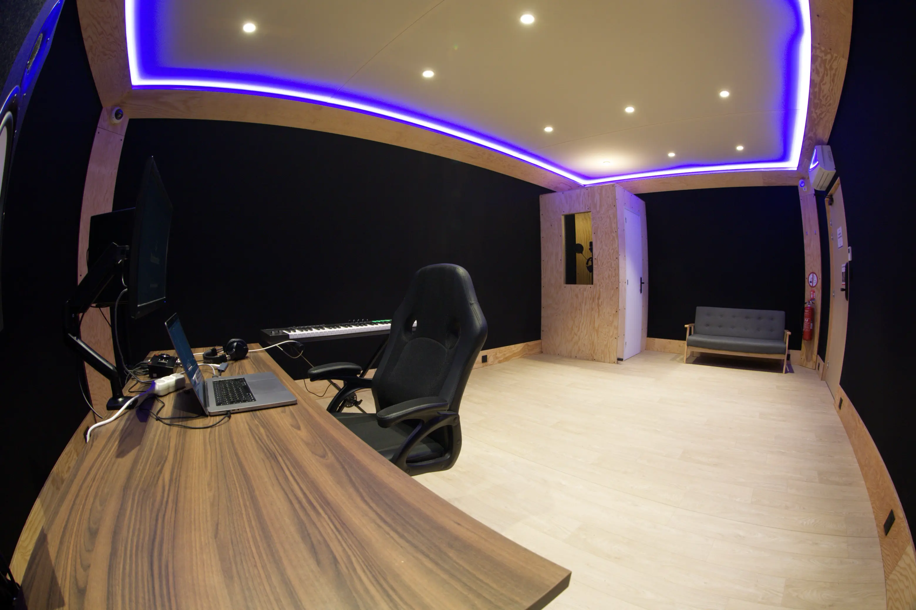 Photo d'illustration #0 du Studio 1 - Premium - Carrefour Pleyel de type Studio d'enregistrement dans la ville Saint-Denis