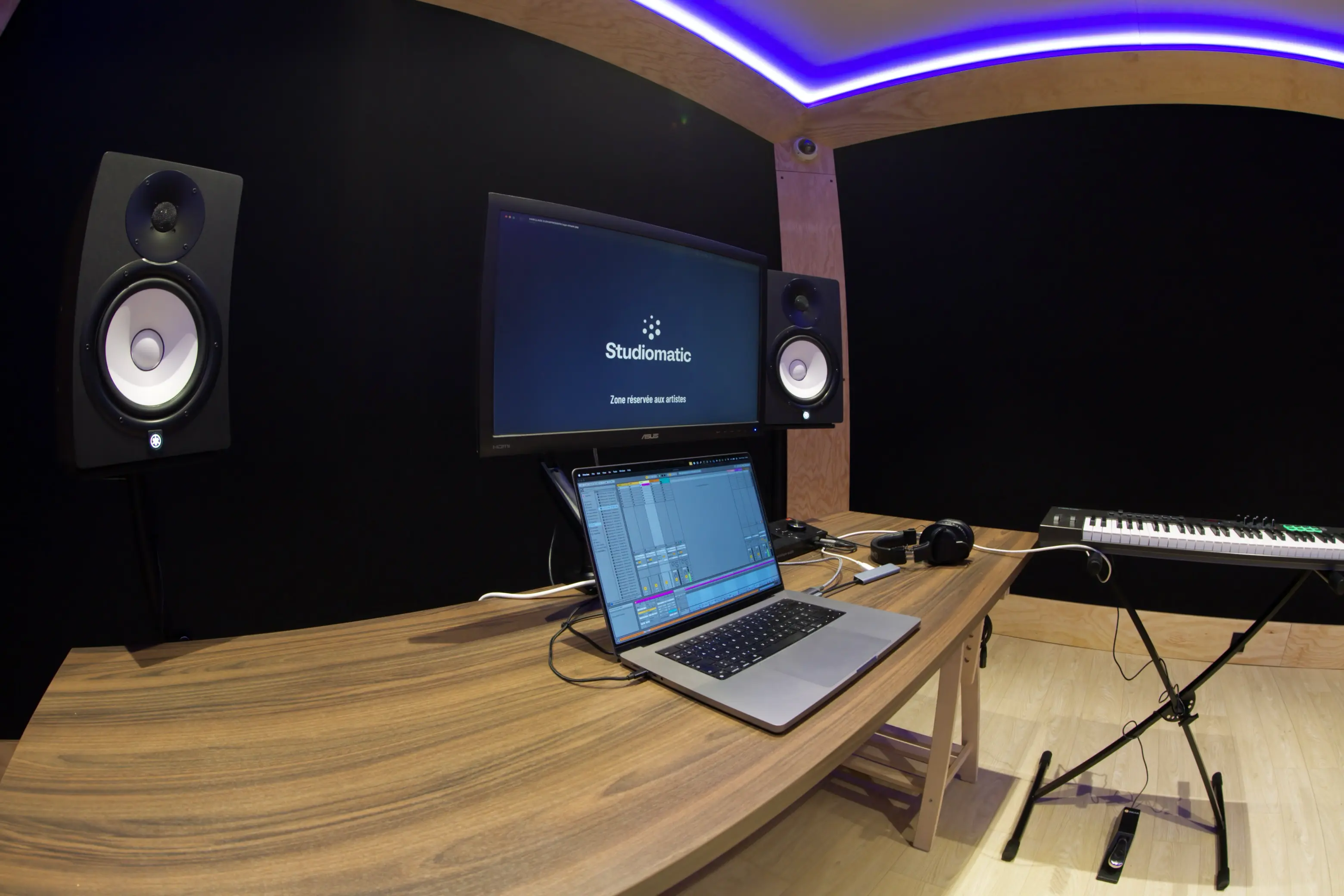 Photo d'illustration #1 du Studio 1 - Premium - Carrefour Pleyel de type Studio d'enregistrement dans la ville Saint-Denis