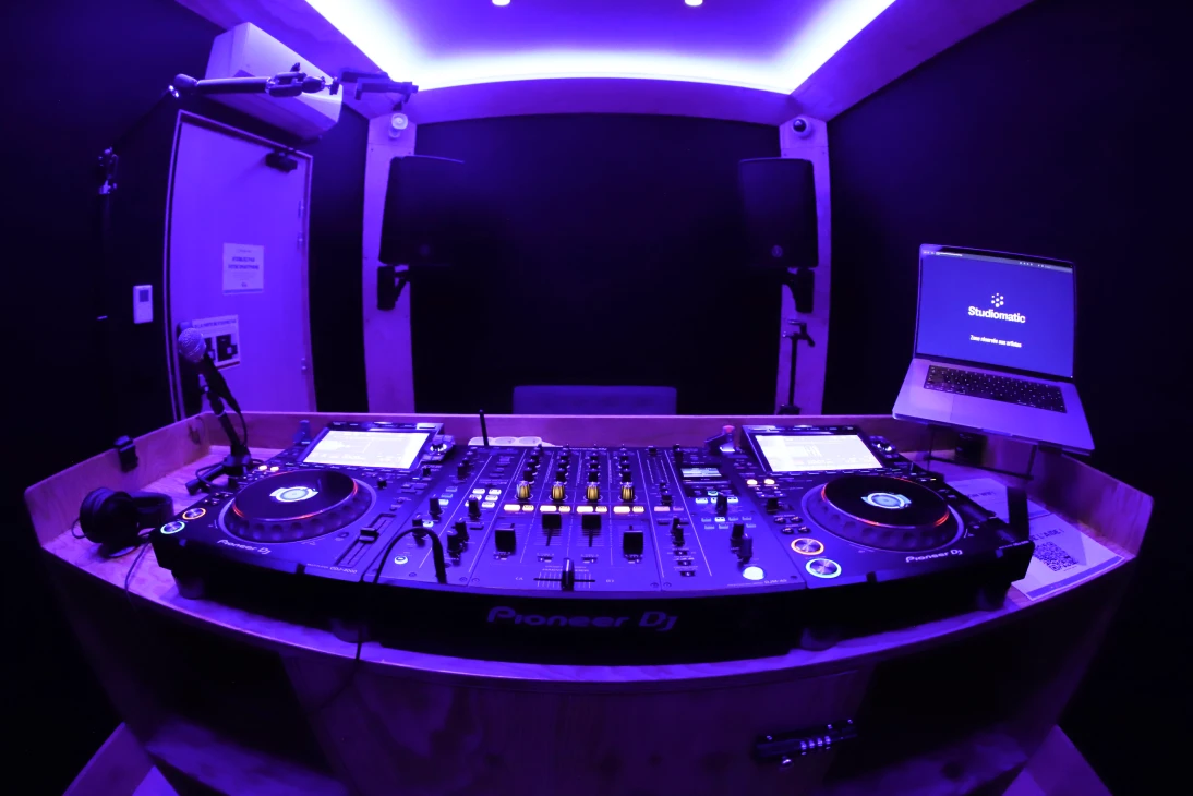 Photo of Studiomatic DJ studio in Paris