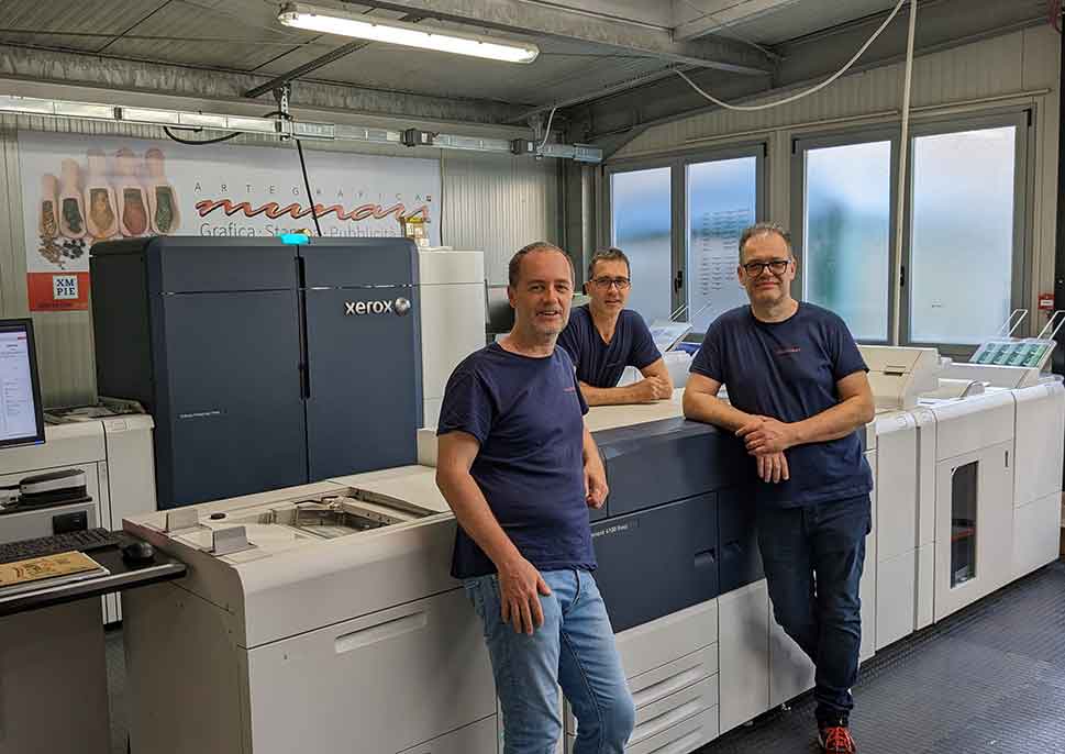 Staff of Artegrafica Munari with their Xerox Iridesse Production Press
