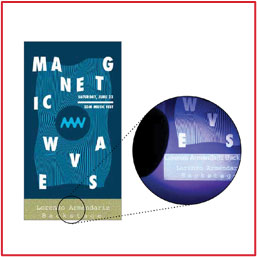 Het lettertype MicroText Mark in gebruik op een concertkaartje