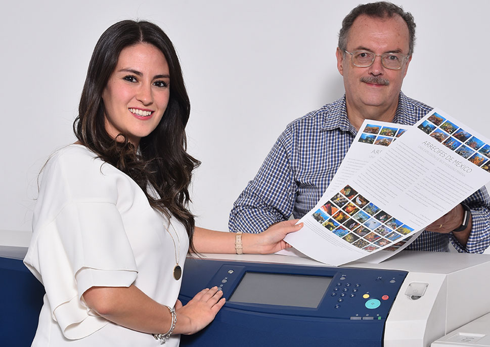 Employees of Offset Robosan with print samples and their Versant Press