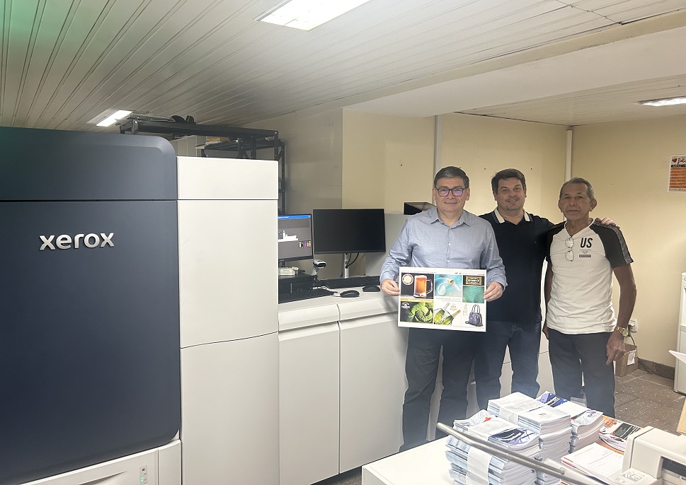 Print Shop staff of Ministério Público do Estado do Pará with their Xerox Iridesse Production Press