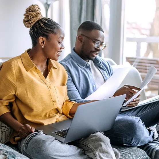 [ITG] High-Yield Savings Account - Couple sitting on couch