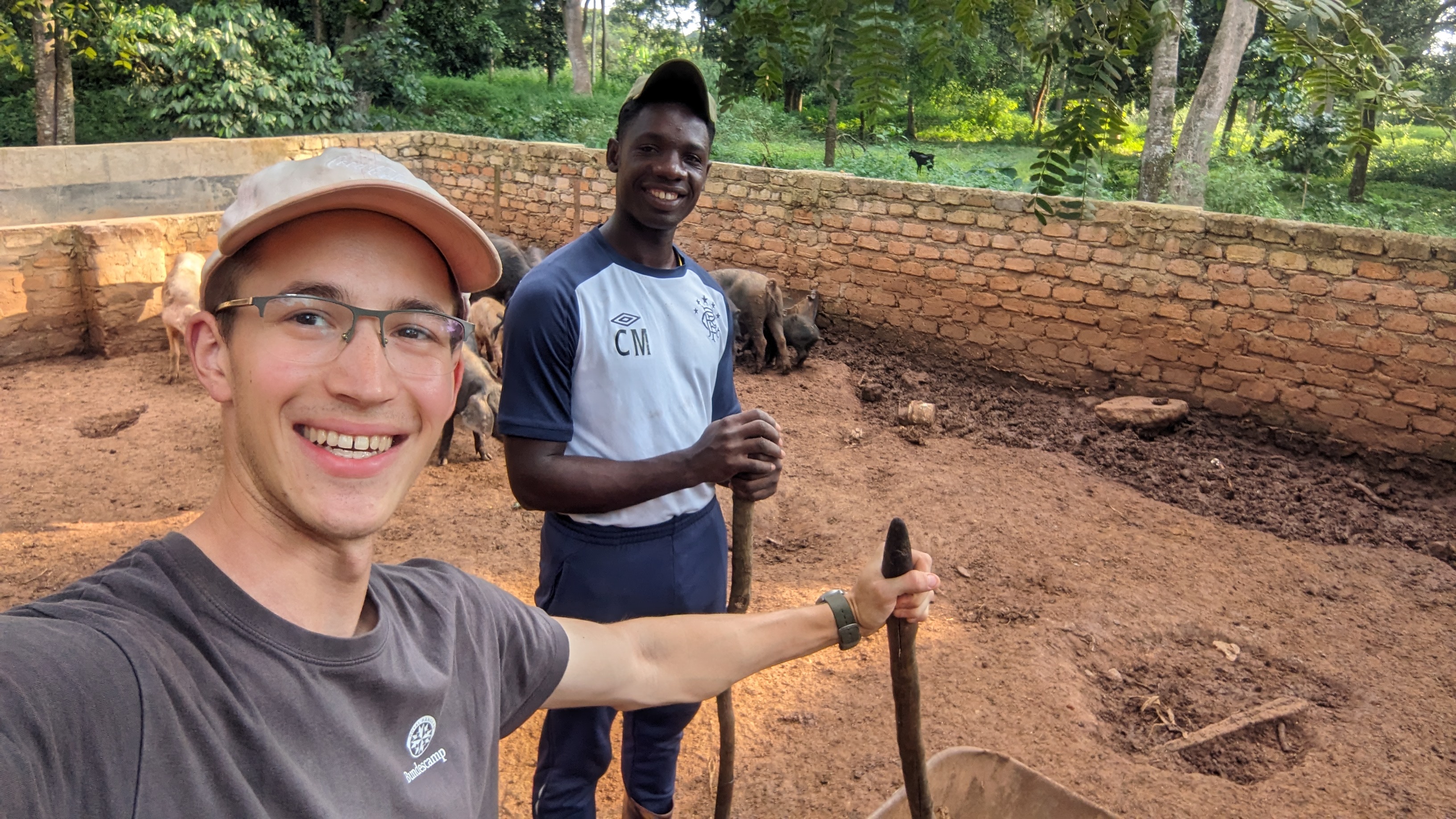 Sam und ich im Schweinestall