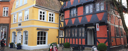 Grøn Kløverstirute og historiske bygninger