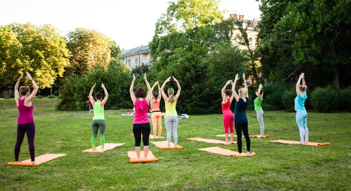 Yoga under åben himmel