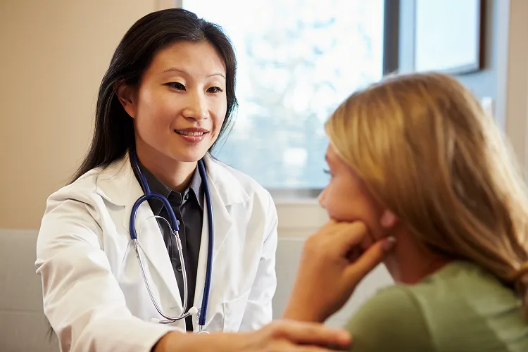 Talk between a doctor and a girl