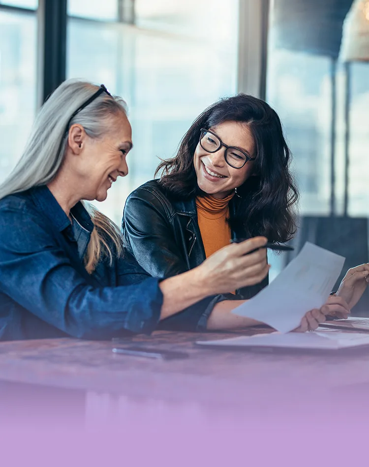 Two women talking about urinary incontinence