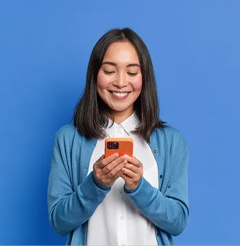 Smiling woman holding her smartphone with the text link to most read articles