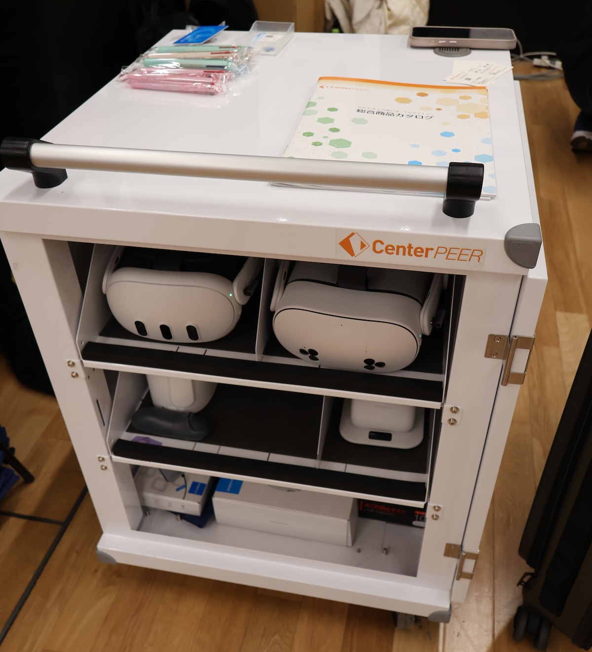 XR デバイス格納キャリーラック