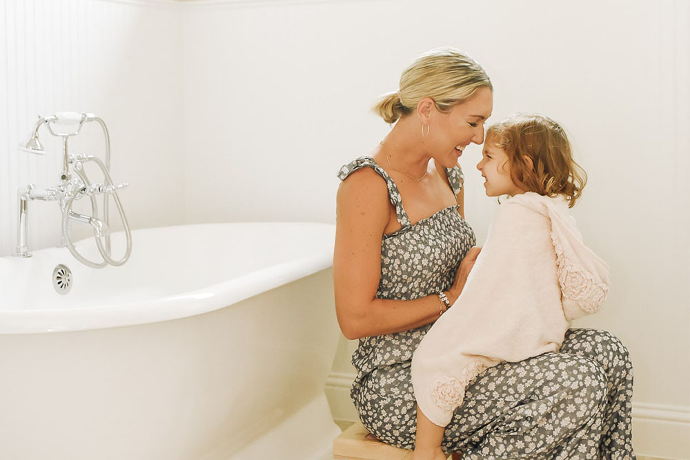 Washing Your Baby with Eczema - Image - Aveeno - en-IN