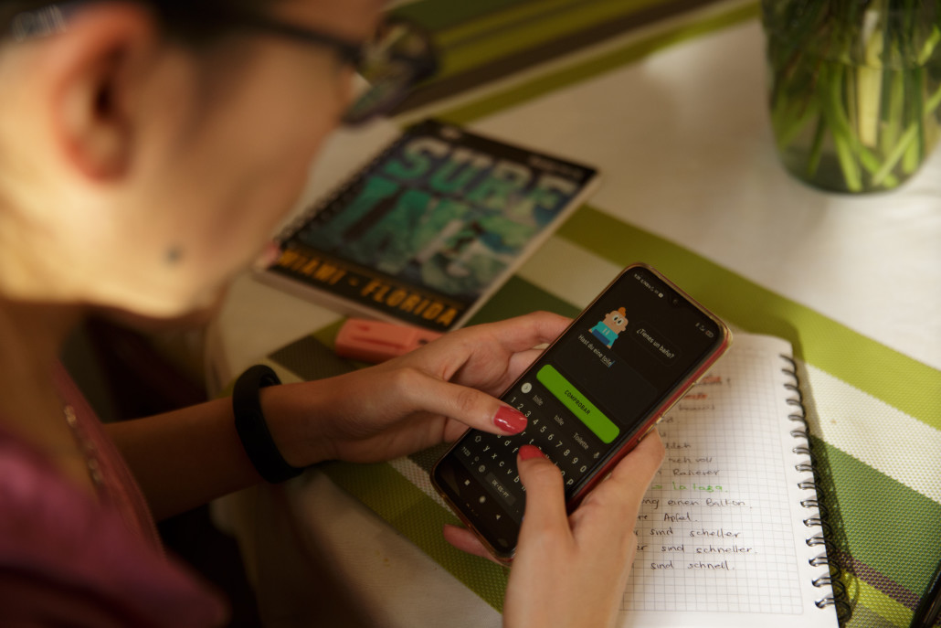 Woman using the Duolingo language learning app.