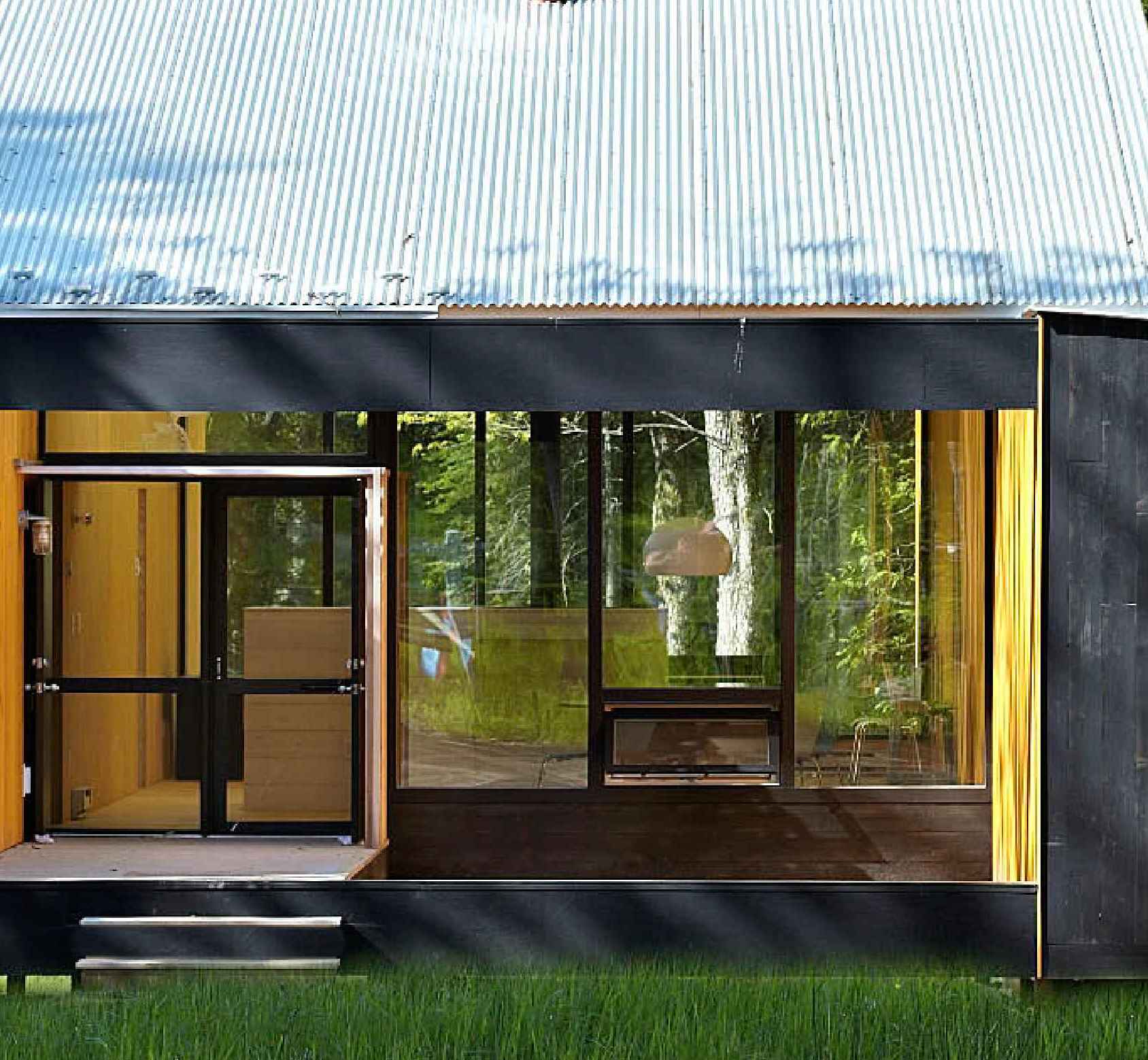 Week'nder Exterior Hero