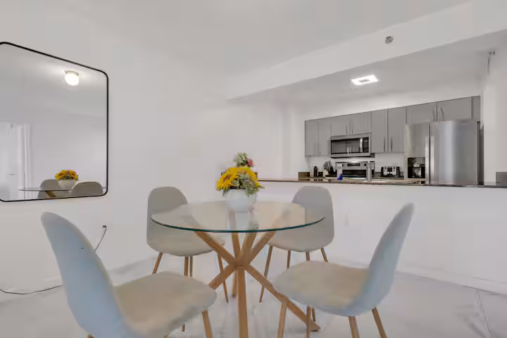 Brickell Free Parking Gym Pool - Image 3