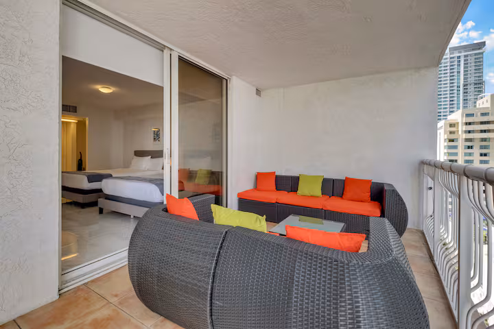 Brickell Free Parking Gym Pool - Image 6