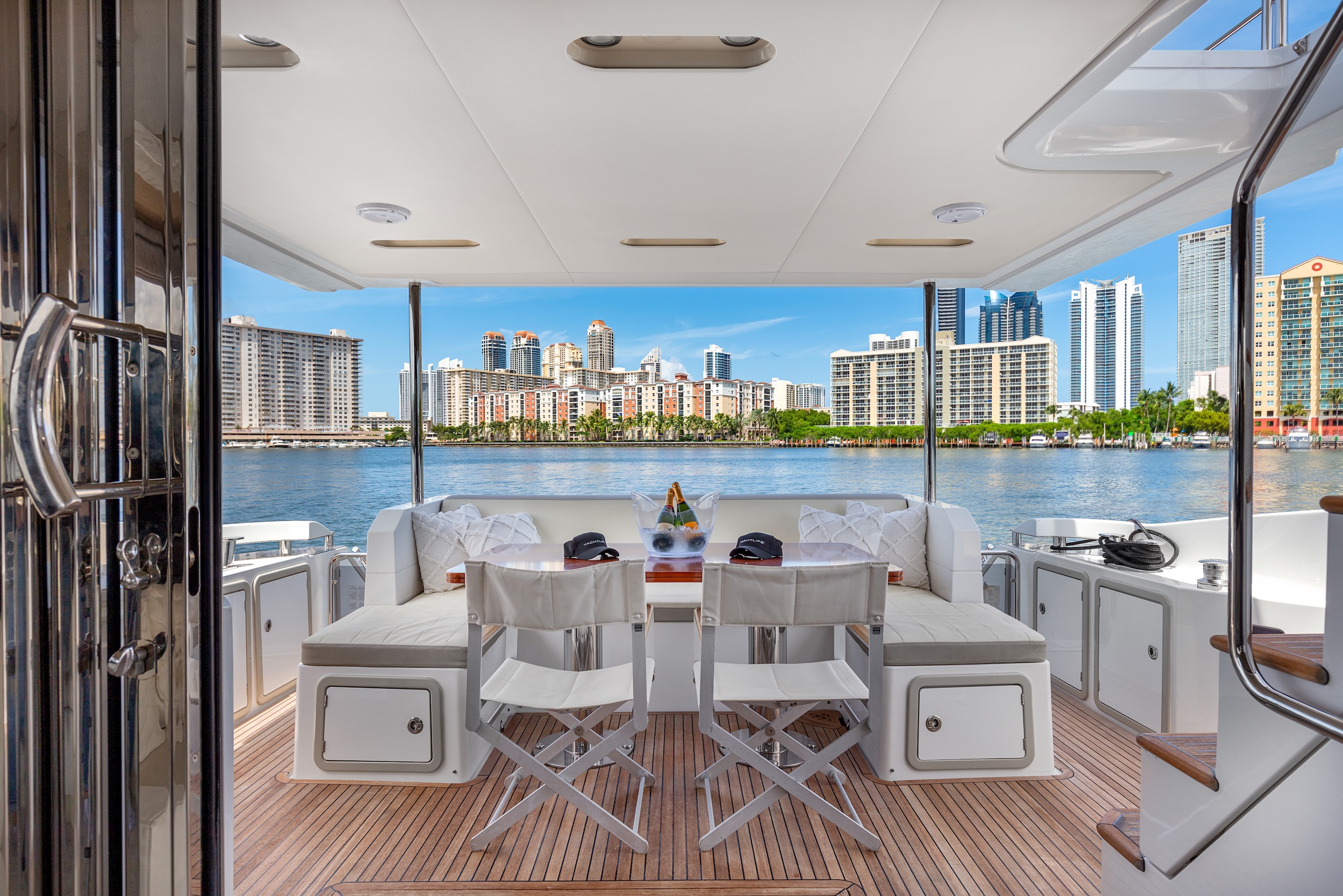 70’ azimut flybridge (2016) le grand bleu - Image 13