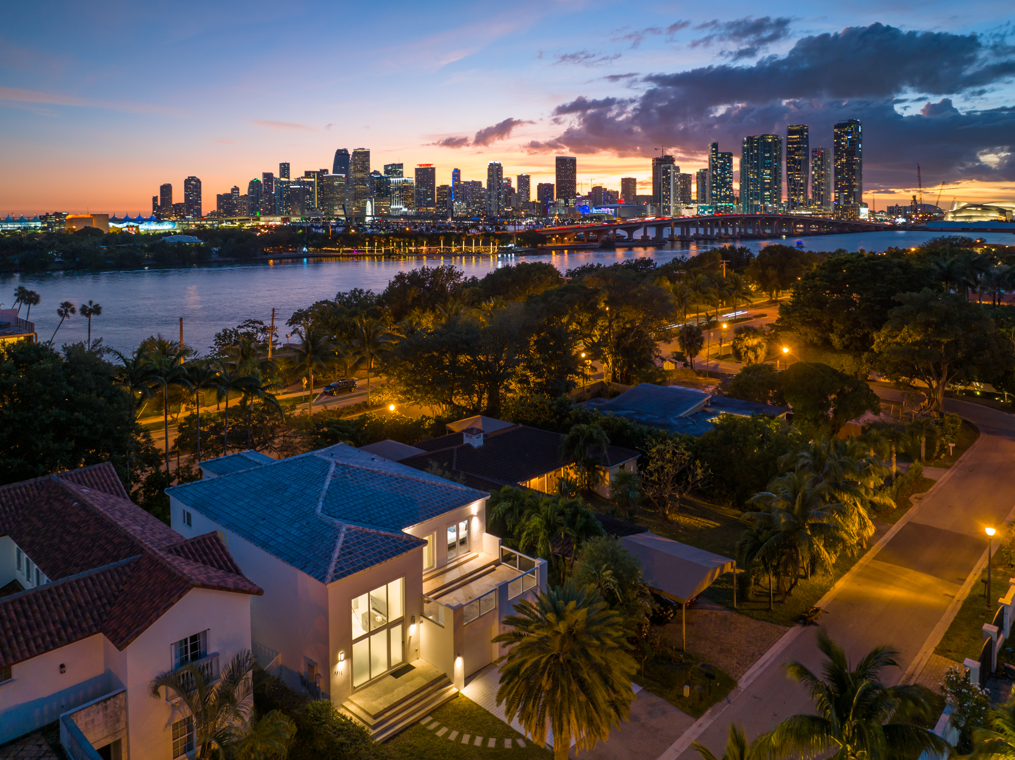 1010 E Venetian Way Miami Beach, FL. - Image 5