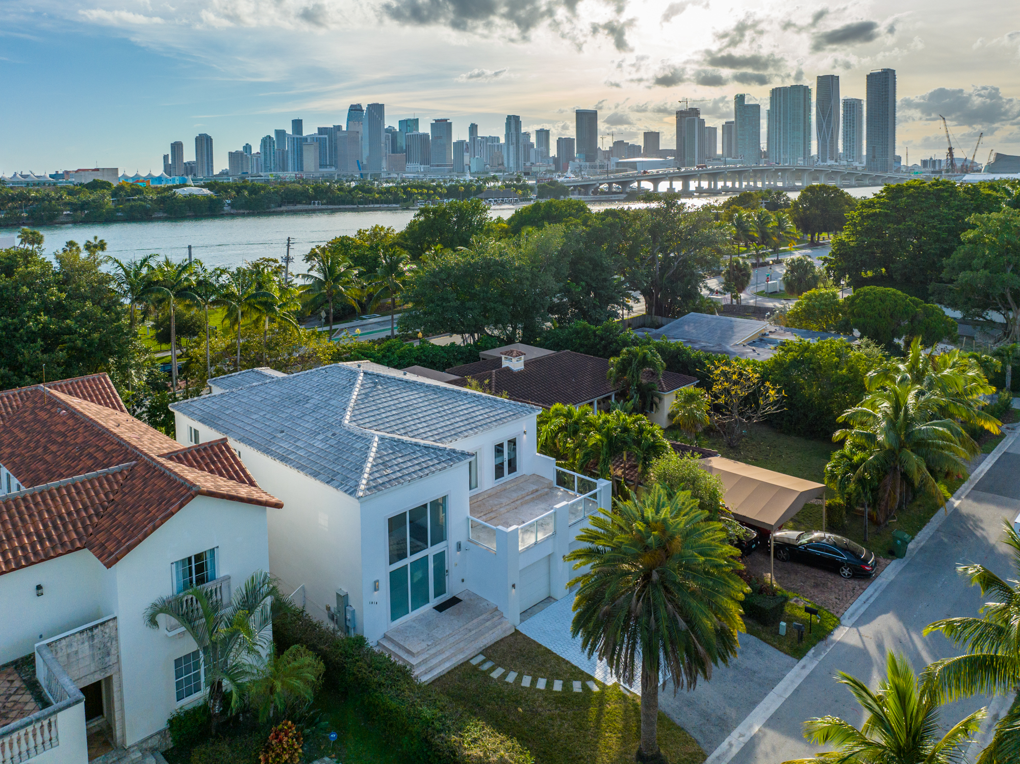 1010 E Venetian Way Miami Beach, FL. - Image 3