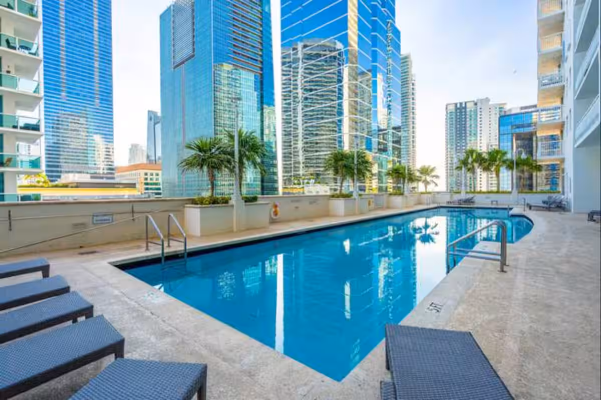 Brickell Free Parking Gym Pool - Image 7
