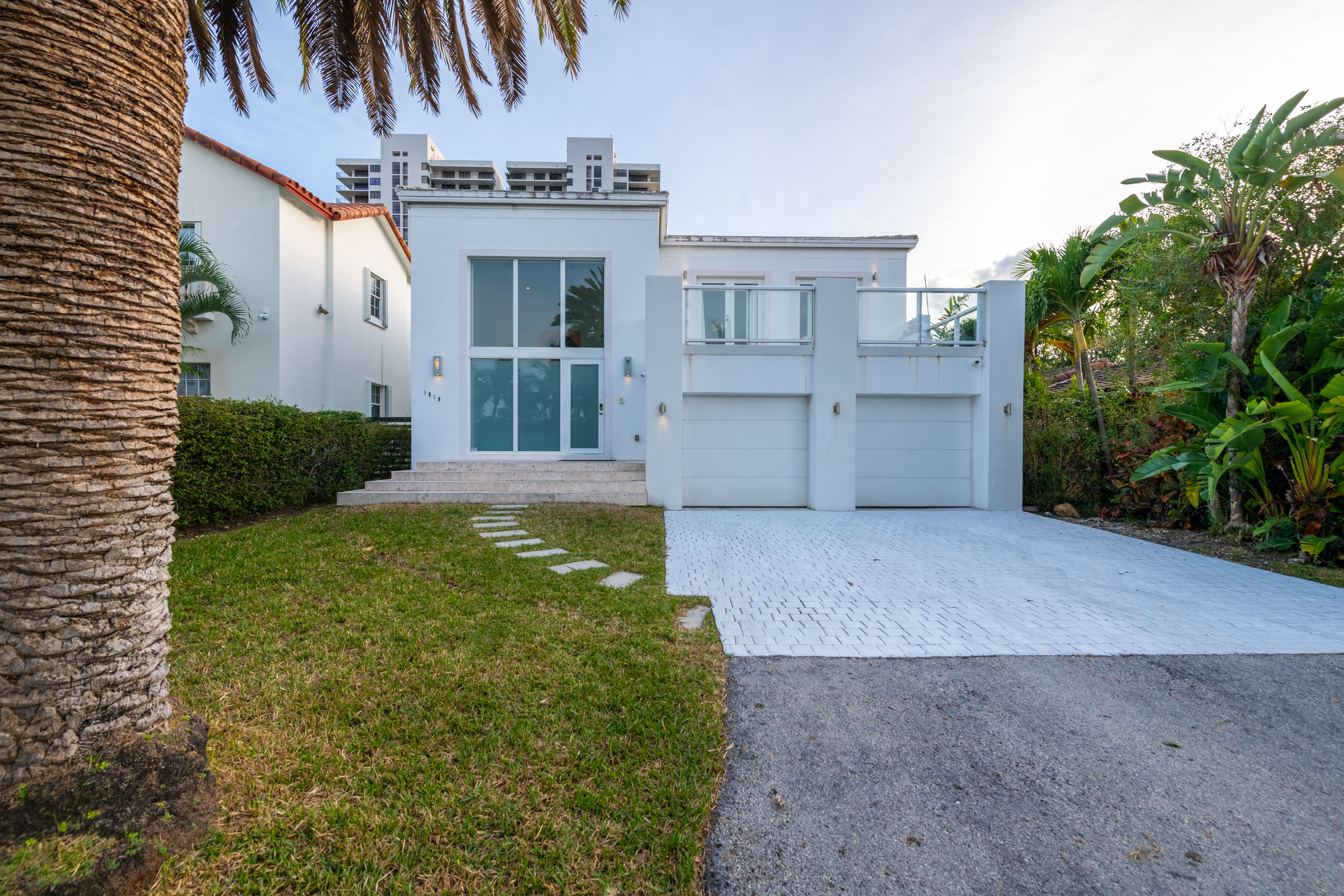 1010 E Venetian Way Miami Beach, FL. - Image 6