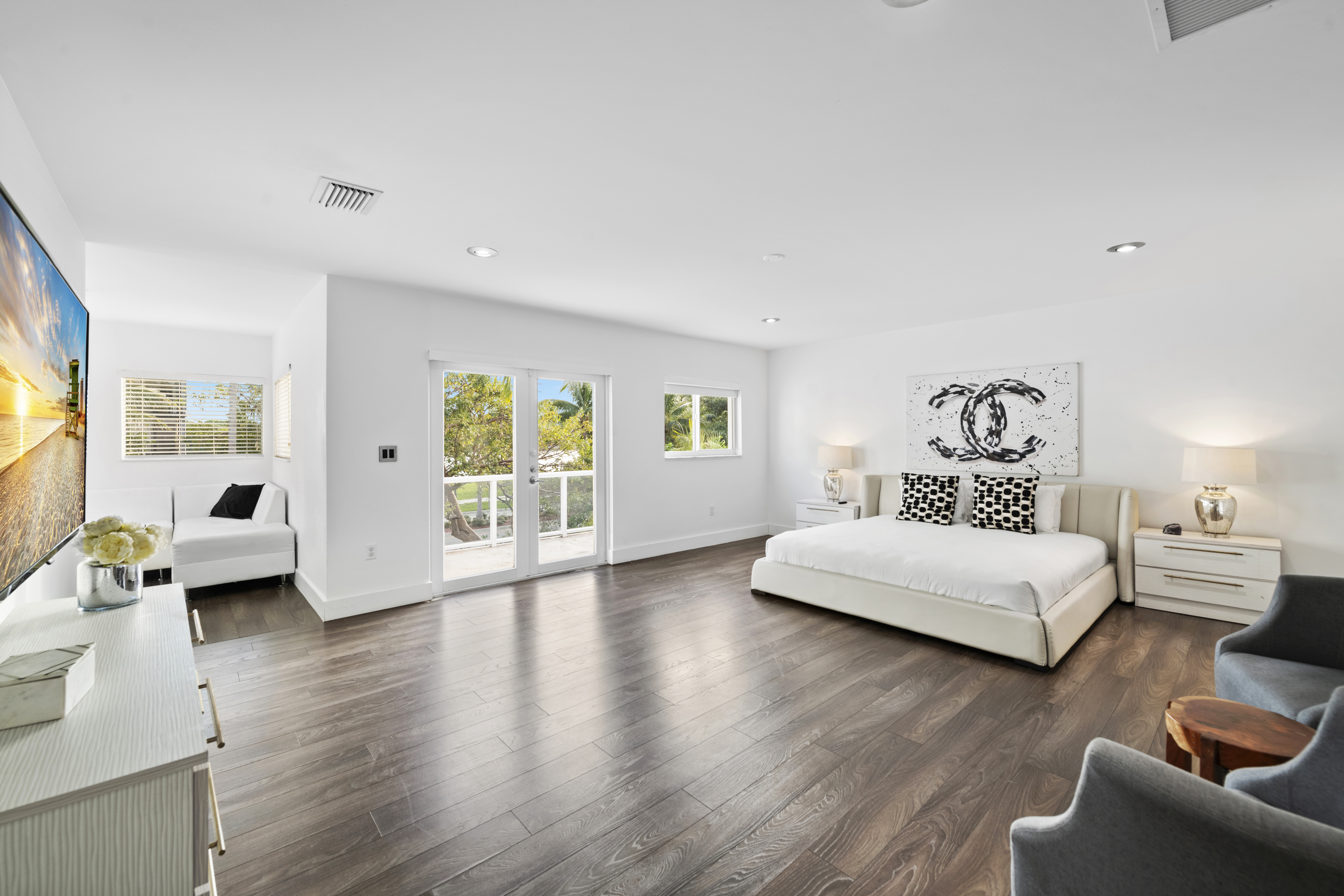 1010 E Venetian Way Miami Beach, FL. - Image 12