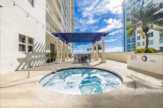 Free Parking, Pool, HotTub - Image 7