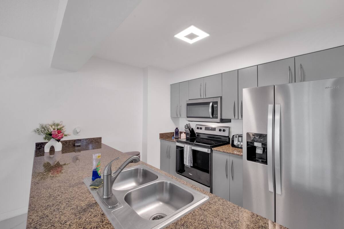 Brickell Free Parking Gym Pool - Image 2