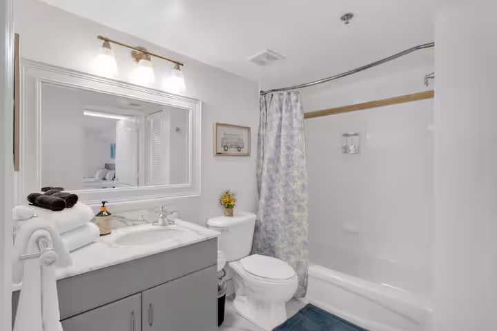 Brickell Free Parking Gym Pool - Image 5