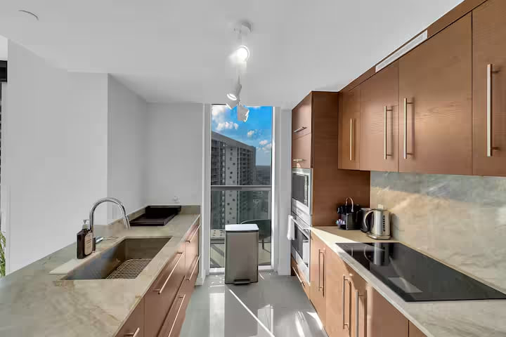 Fully remodeled corner unit all ensuite - Image 4