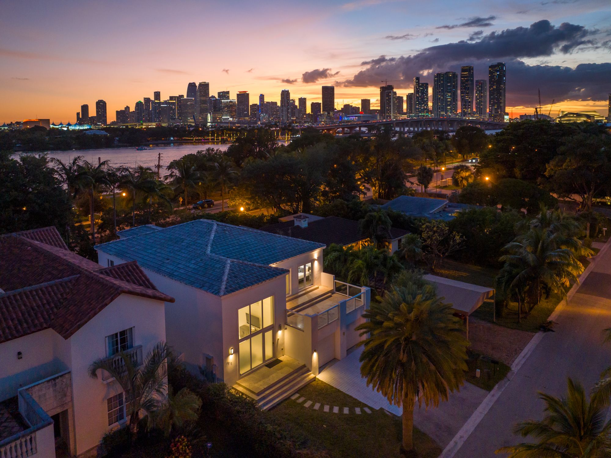 1010 E Venetian Way Miami Beach, FL. - Image 4