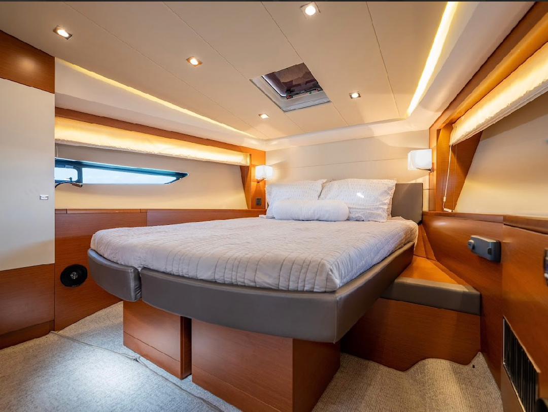 Prestige 52 - Image 4