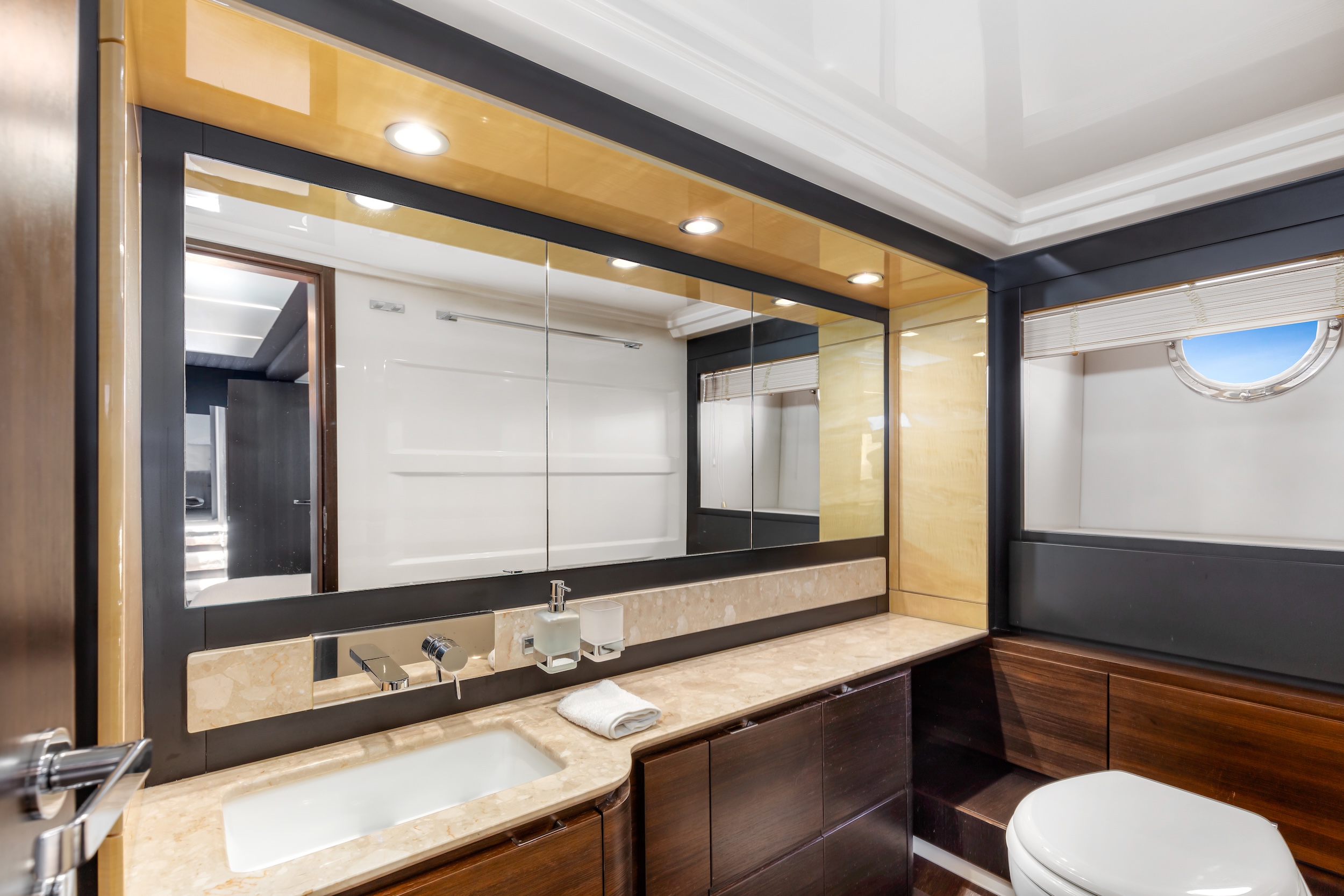 70’ azimut flybridge (2016) le grand bleu - Image 3