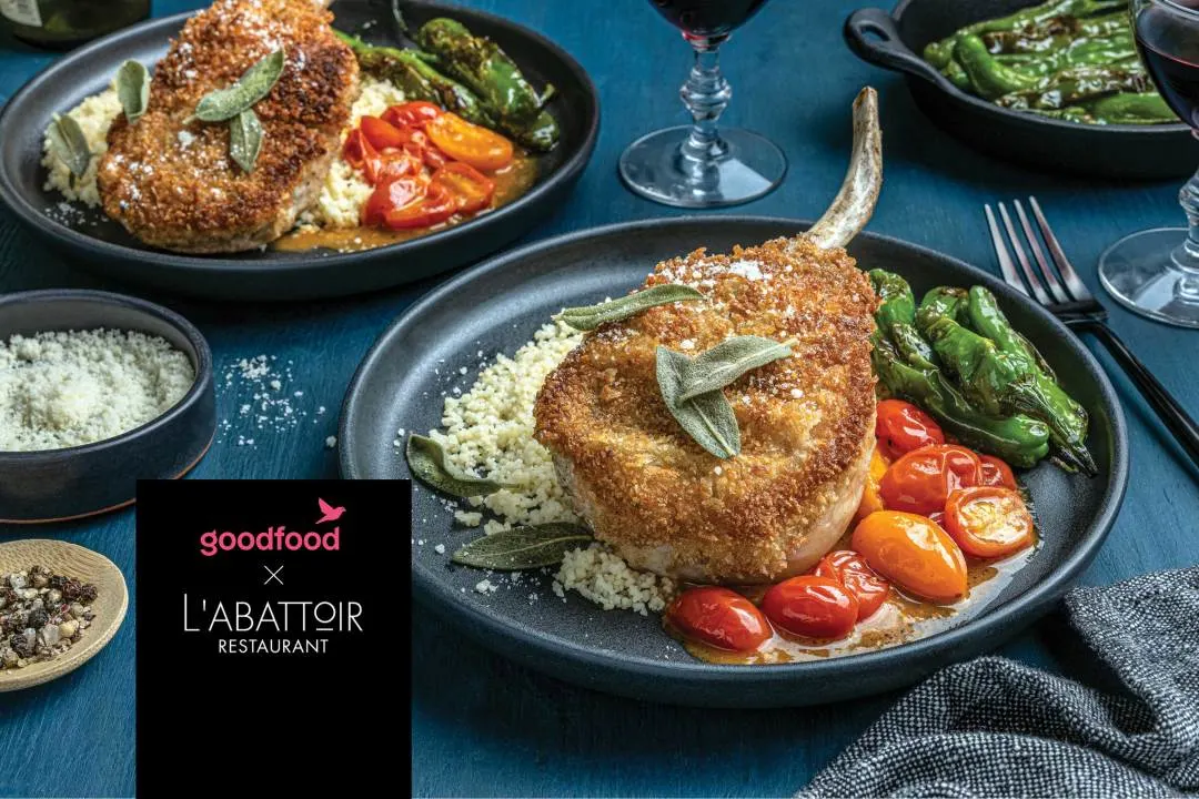 Goodfood x L’Abattoir : Piccata de côtelettes de porc avec l’os avec tomates cerises et piments shishitos grillés