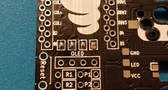 Step 6 - corne crkbd - soldering oled jumper pads