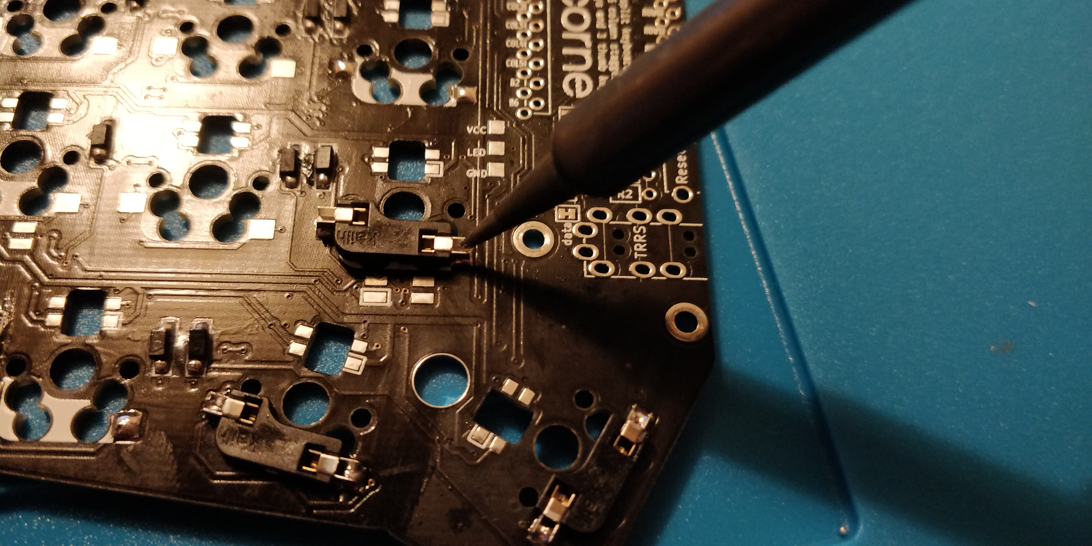 step 5 - corne crkbd - solder and push hotswap sockets