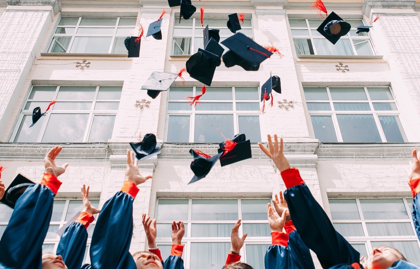 graduation-hats-in-air