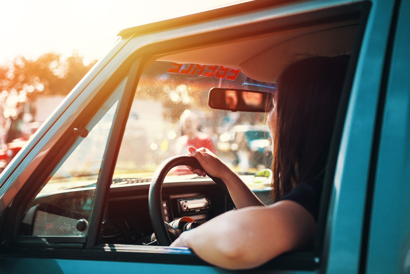 girl-driving-car