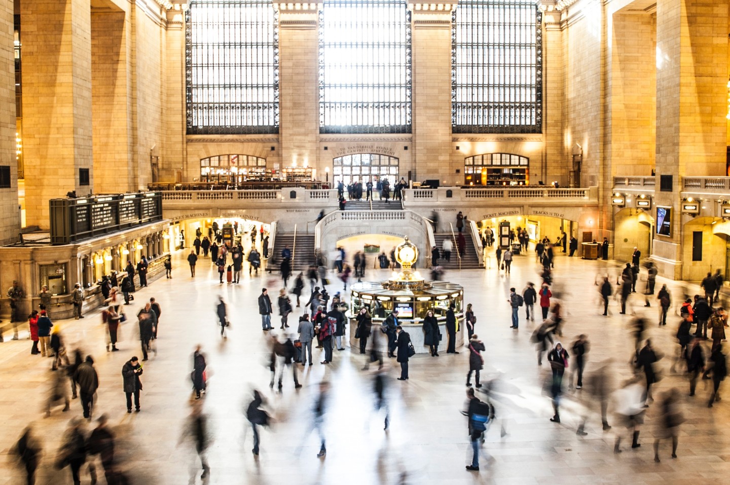 busy-commuters-grand-central