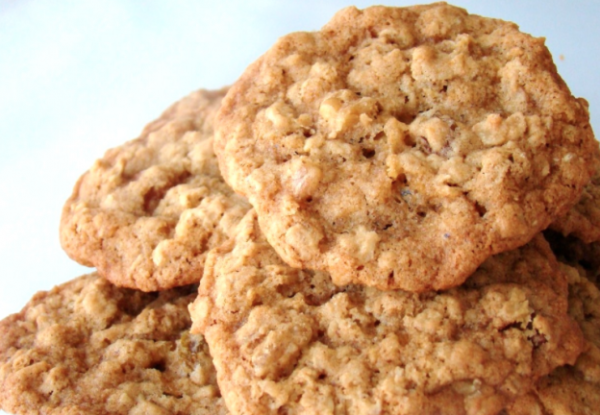 Do you love cookies but don’t like feeling guilty about eating them? You can satisfy your sugar craving without the guilt with these healthy and delicious cookies!